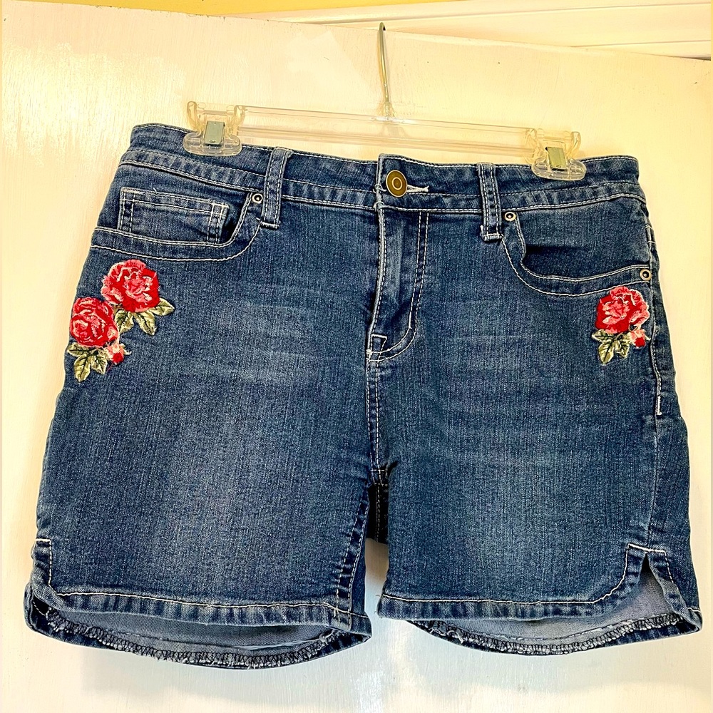 Level Eight Embroidered Floral Hippie Blue Denim Jean Shorts 31” Waist size 6